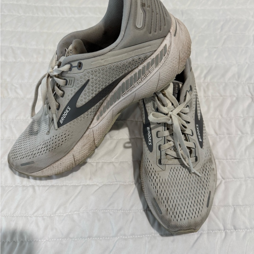 Brooks Beige and Gray Shoe Interior Label - Size USA 10